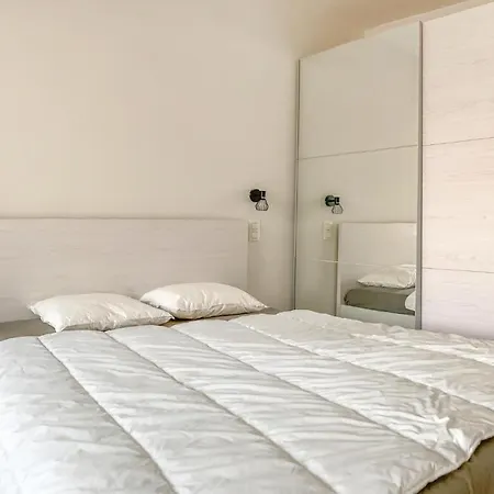 2 Bedroom Stunning In Ostend