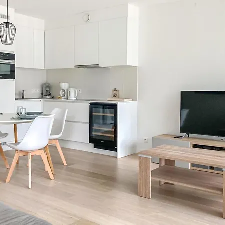 2 Bedroom Stunning In *